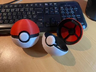 FUNCTIONAL POKEBALL!!!(as in it opens and closes)