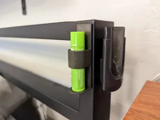 Simple Wall-mounted Chapstick Holder