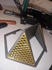 Honeycomb Display Shelf (No Supports Required)