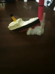 Titanic-Pen holder