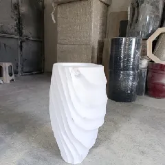 Kıvrımlı Vazo