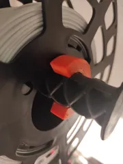 C Clamp for retaining spool on spool holder