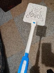 Extendable fly swatter