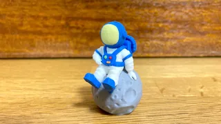 Astronaut sitting on the moon (+.3mf for MMU)