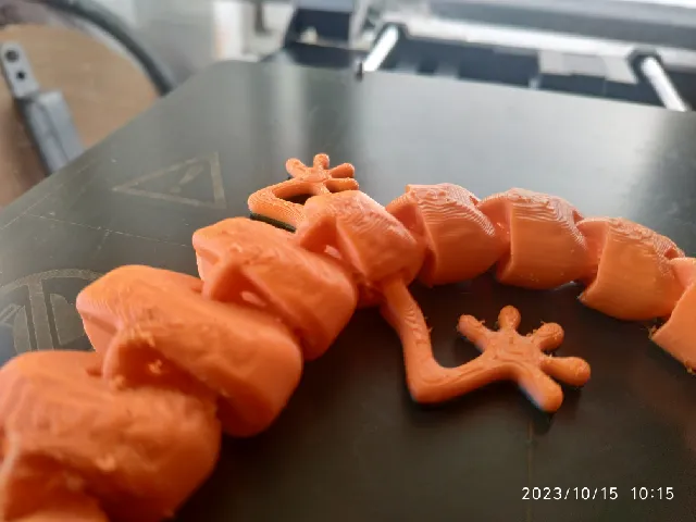 Make of Articulated Lizzard Curled Smiling with Lines on Back by Boones ...