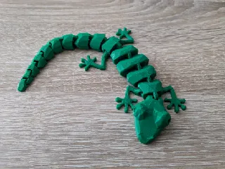 Low Poly Articulated Lizard