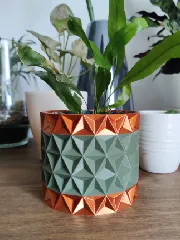 Tradicional Triangle Plant Pot and Planter