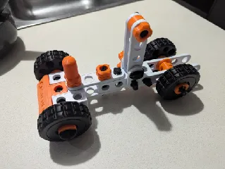 STEMFIE rubber-band-driven car