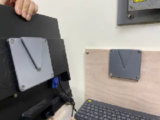 VESA 100/75 quick release