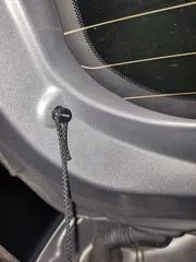 Pin that supports the trunk lid of Peugeot 208