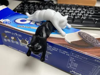 Flexi Holding Cat (Print-in-place)