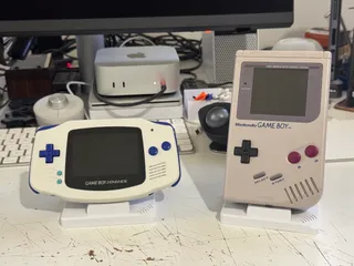 Retro Gameboy 3D-Printed Stand: Display for Classic & Color Models - Vintage Gaming Collectible Accessory