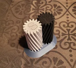 Mechanical Salt and Pepper Shaker