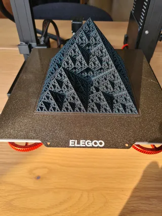 Spiral Vase Mode Sierpinski Pyramid by Nat (a Cyborg) | Download free ...