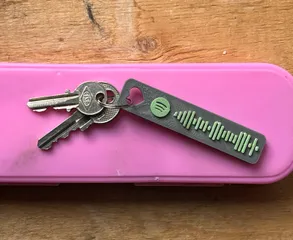 Automatically Customizable Spotify Code Keychain