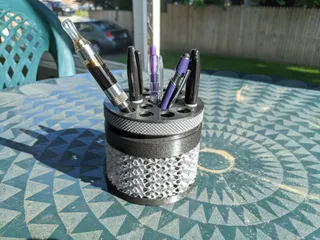 Gyroid pen holder with knurled screw cap by Matteo Cristini