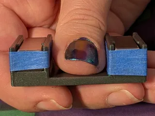 Magnetic Mani Nail Polish Velvet Effect Magnet Holder - Short