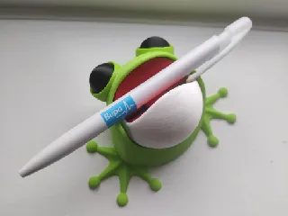 Frog Pen Holder
