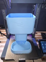 Cat feeder / food dispenser