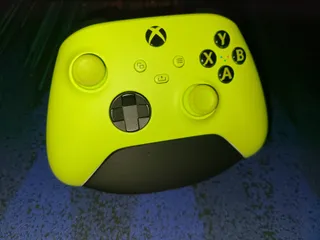 Minimalistic Xbox Controller Stand