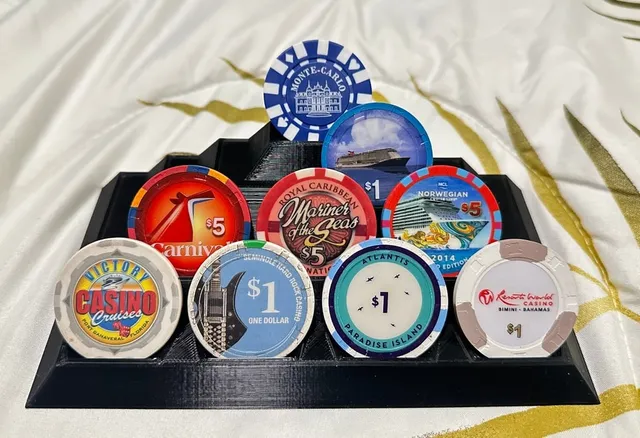Large Pyramid Challenge Coin Holder by Daniel Ryan | Download free STL ...