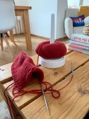 Yarn Spinner (Rotating Skein Holder for Crochet/Knitting)