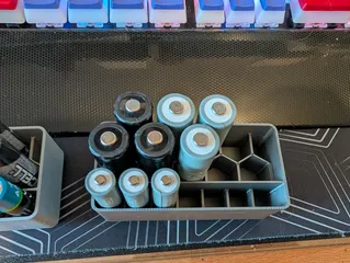 Battery Holder with optional Gridfinity base