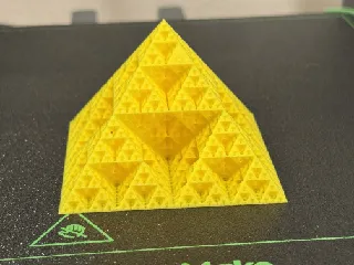 Spiral Vase Mode Sierpiński Pyramid