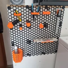 Honeycomb storage wall