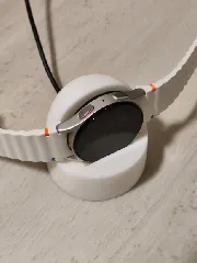 Samsung Galaxy Watch 7 stand