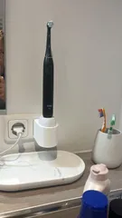 Minimalist Oral-B Braun Electric Toothbrush Wall Mount