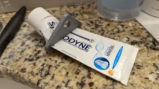 Toothpaste Squeezer