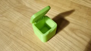 Small Box with Antiparallelogram Hinge
