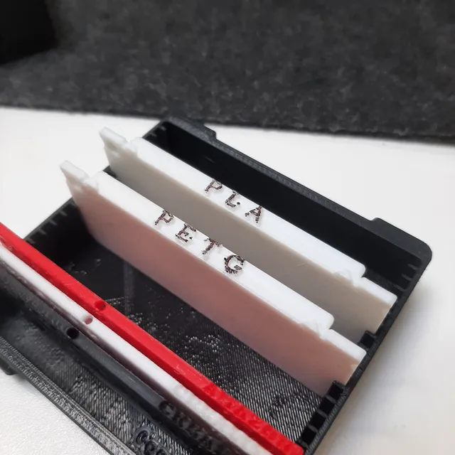 Make of Customizable filament swatch dividers by gerolori | Download ...