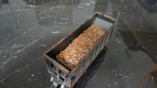 HO Scale 3 bay hopper, high side