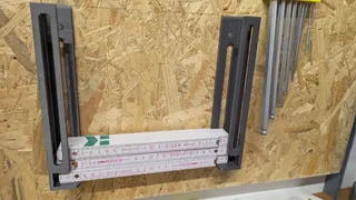 Dispenser for folding rulers / Spender für Gliedermaßstäbe