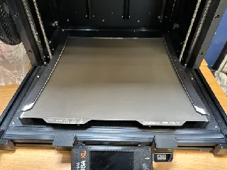 Prusa XL series: Antiresonance integrated steel sheet holder (curved) (Update: Added 3 sheet version)