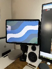 iPad Pro Magnetic VESA Mount