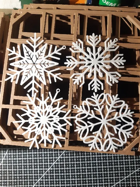 Make of 23 Big Snowflakes collection with hanging loops / Kolekce ...