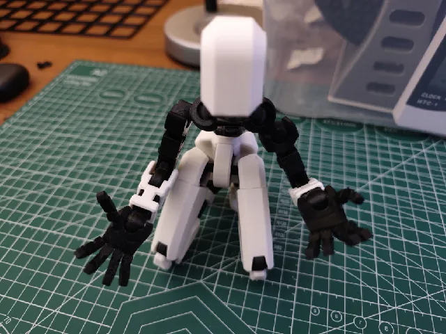 Make of Stronger Poseable hands for 200% scale Dummy 13 by gonztok ...