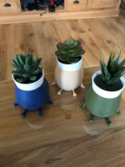 Happy chunky bum sitting pot
