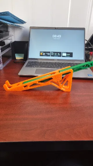 Adjustable & Portable Laptop Stand by Vectoforge | Download free STL ...