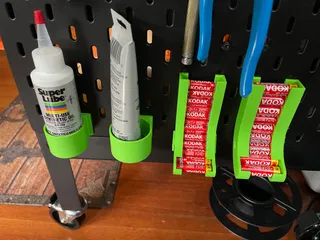 AA and AAA battery dispenser for SKÅDIS