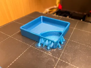 Snail feeder and pool
