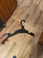 Foldable clothes hanger