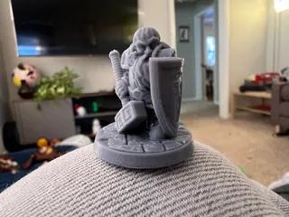 Dwarf Paladin 28mm (supportless, FDM friendly)