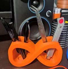 The Infinity Pen Holder: A Minimalist Organizer
