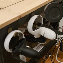 Hangups for Oculus Quest 2 Headset and Controllers - Compatible with Command Strips