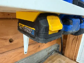DeWalt battery holder remix with flat bottom.