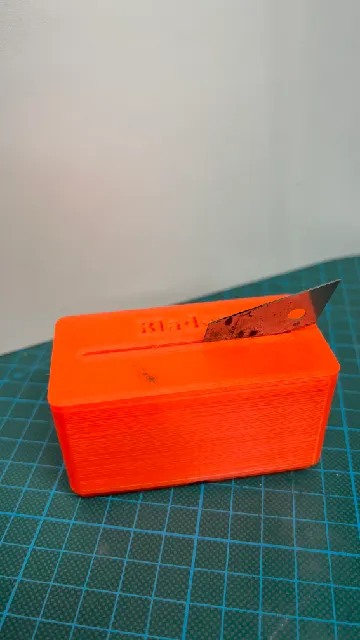 Make of Gridfinity Razor Blade Disposal Box w Lid by Freddy-six ...